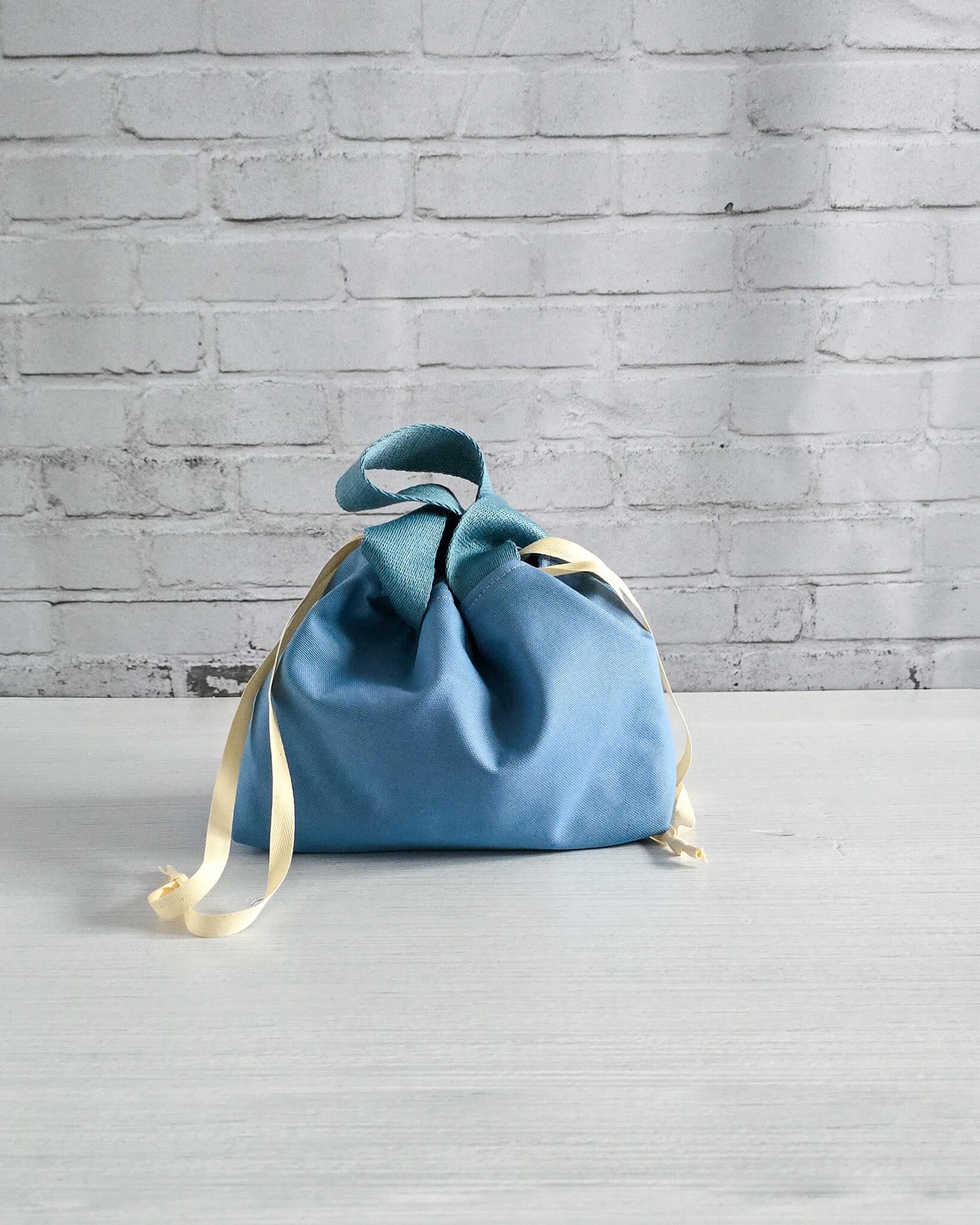 Alva Bag S aus Canvas in Blau – Projekttasche handgenäht in Bayern von Nadelmikado