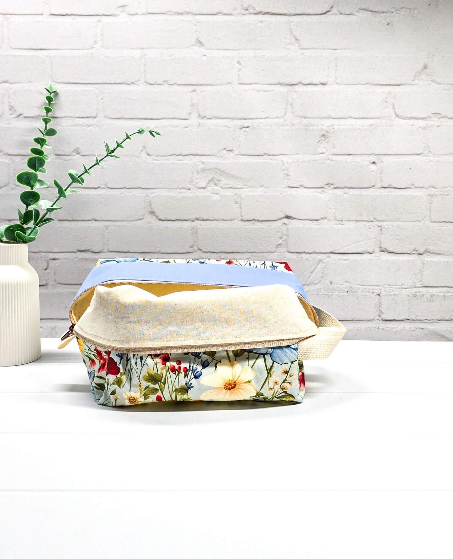 Fenja Projekttasche M Boxy Bag Blumen hell handgenäht Bayern von Nadelmikado