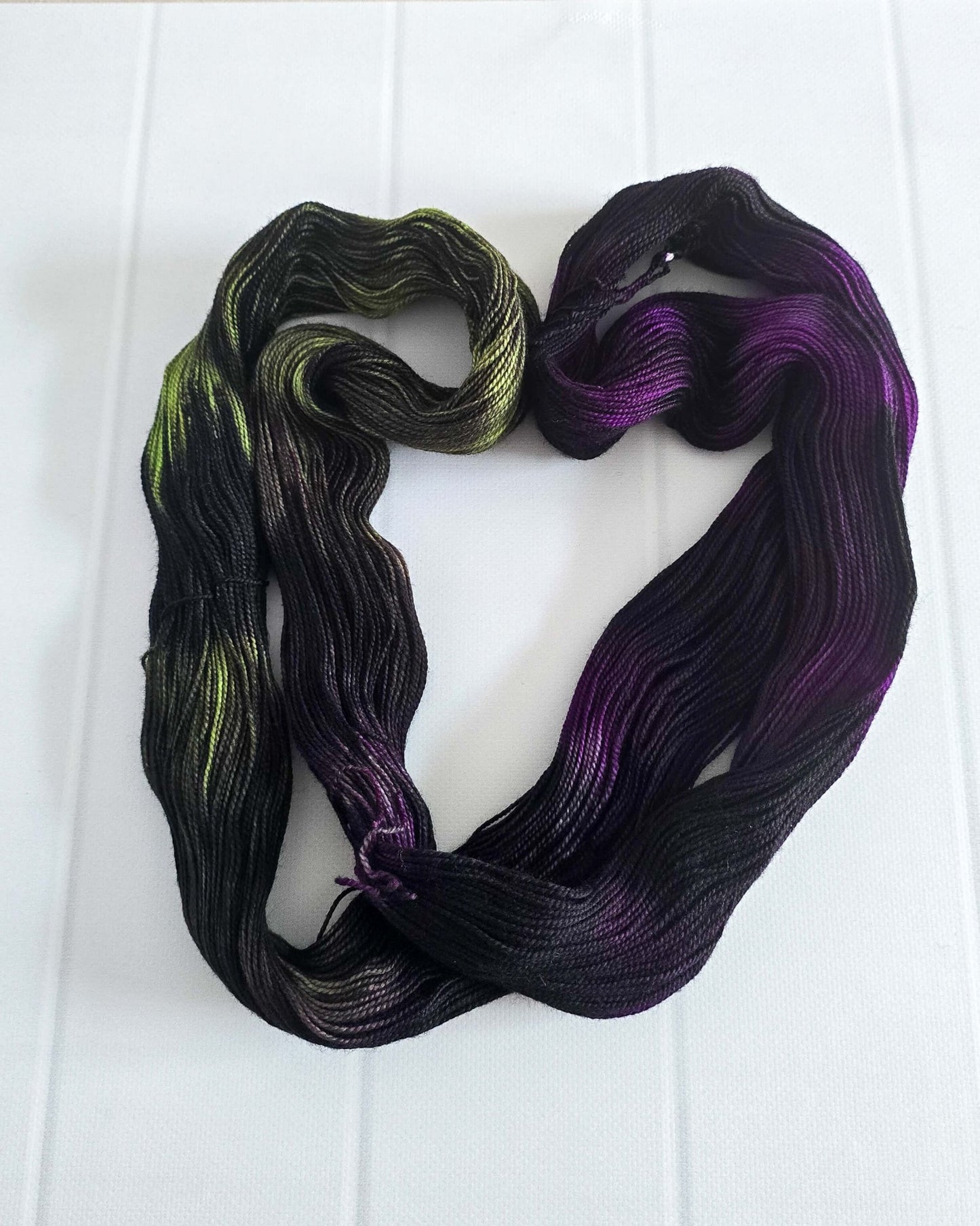 Frankie`s Demise - handgefärbte Sockenwolle - Nadelmikado