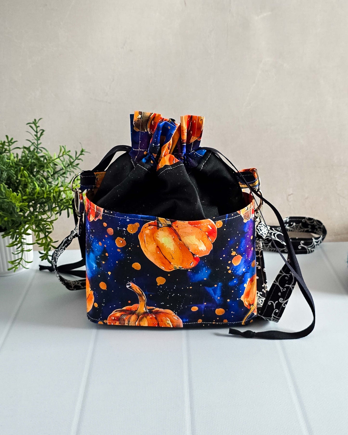 Projekttasche Cosmic Pumpkin – Kürbisse im Galaxie-Design