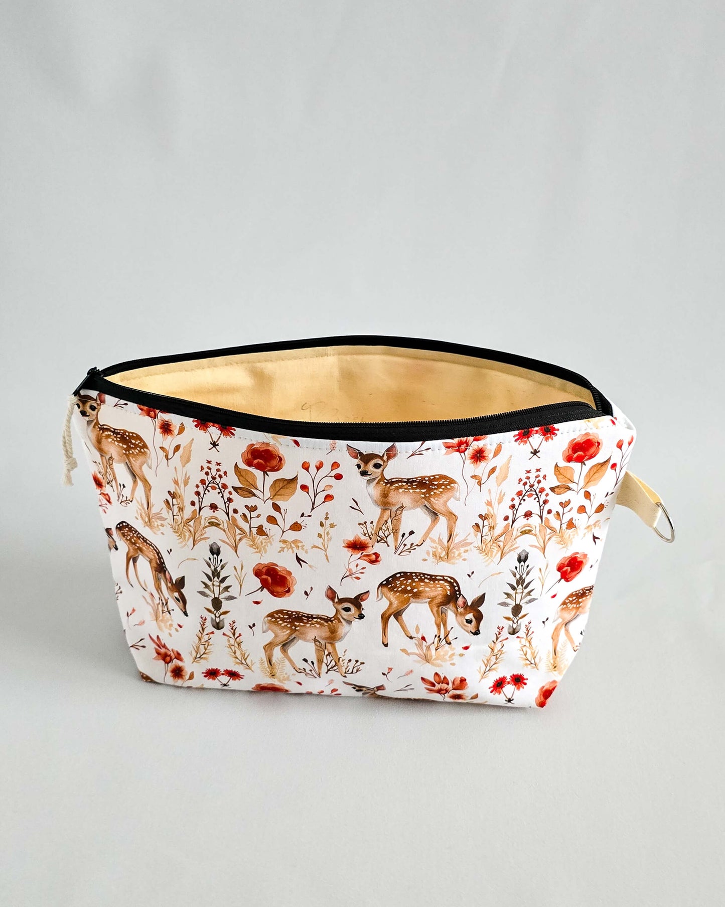 Isvind Bag Autumn Fawn – Projekttasche mit Rehmotiv, handgenäht in Bayern von Nadelmikado
