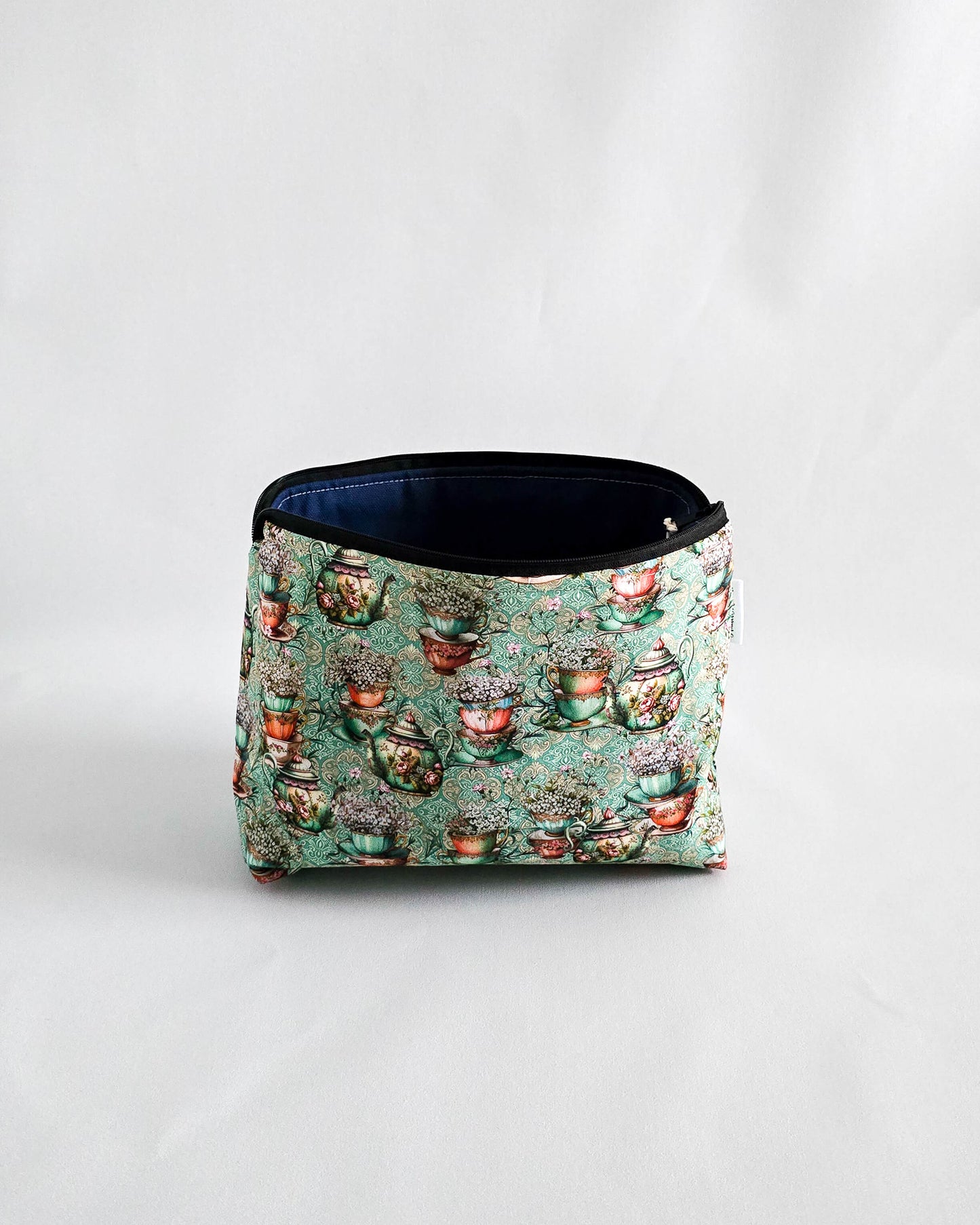 Isvind Bag Mint Tea Cups – Projekttasche Canvas Nadelmikado - handgenäht in Bayern