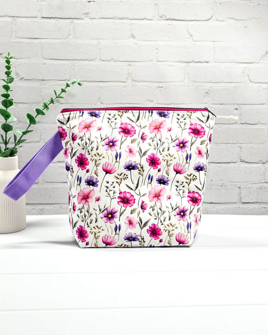 Projekttasche Isvind M Wildblumen pink violett handgenäht Bayern von Nadelmikado