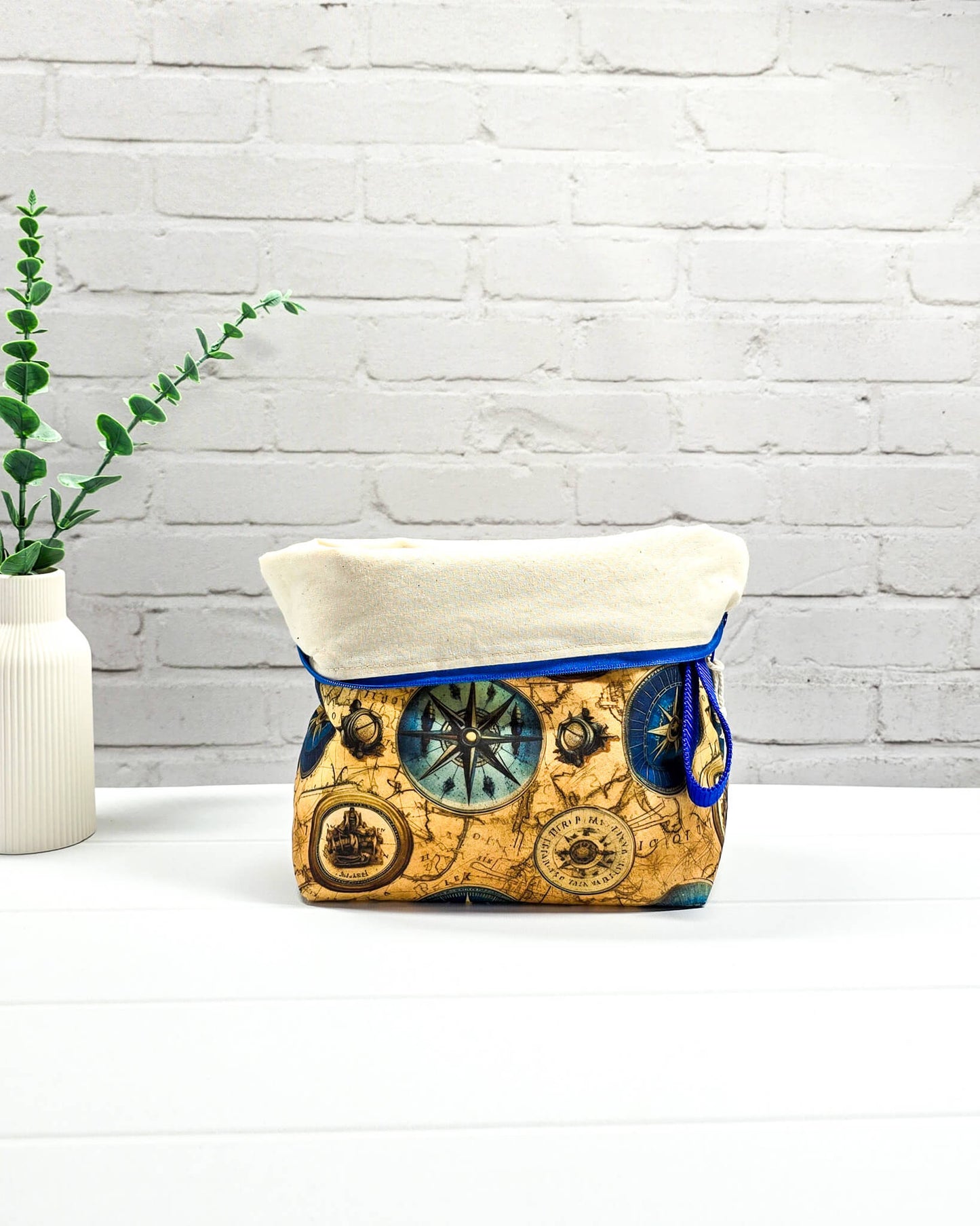 Projekttasche Isvind M Kompass Kartenmotiv handgenäht Bayern von Nadelmikado
