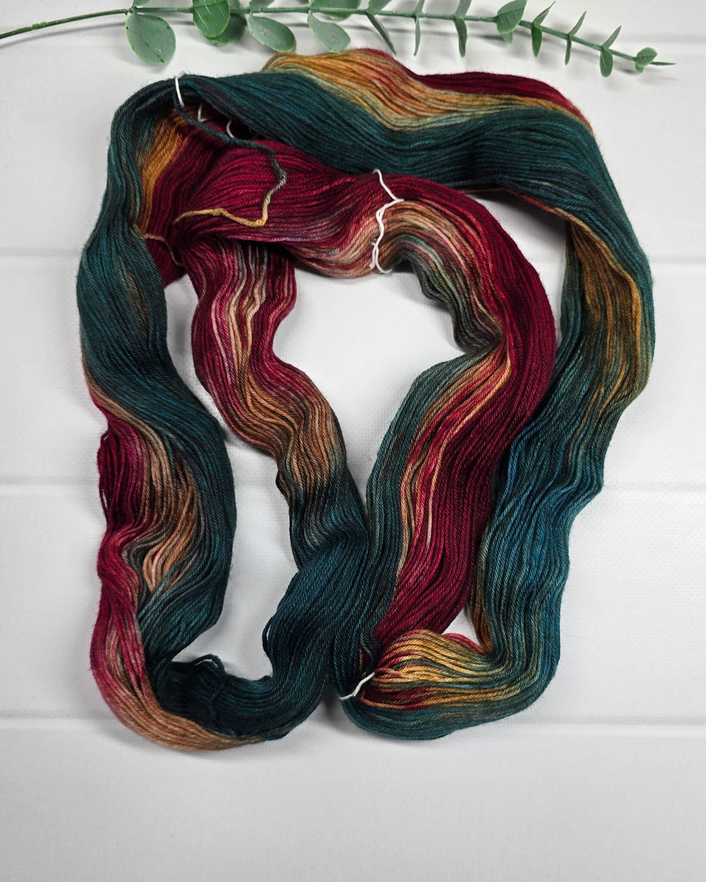 KnitPro Symfonie Terra Old Dehli Sockenwolle in Petrol, Bordeaux, Gold und Beige