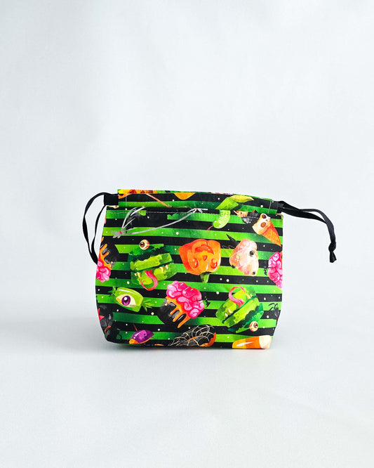 Lyra Projekttasche Halloween Cupcakes und Monster, grün-schwarzes Streifenmuster - handgenäht in Bayern