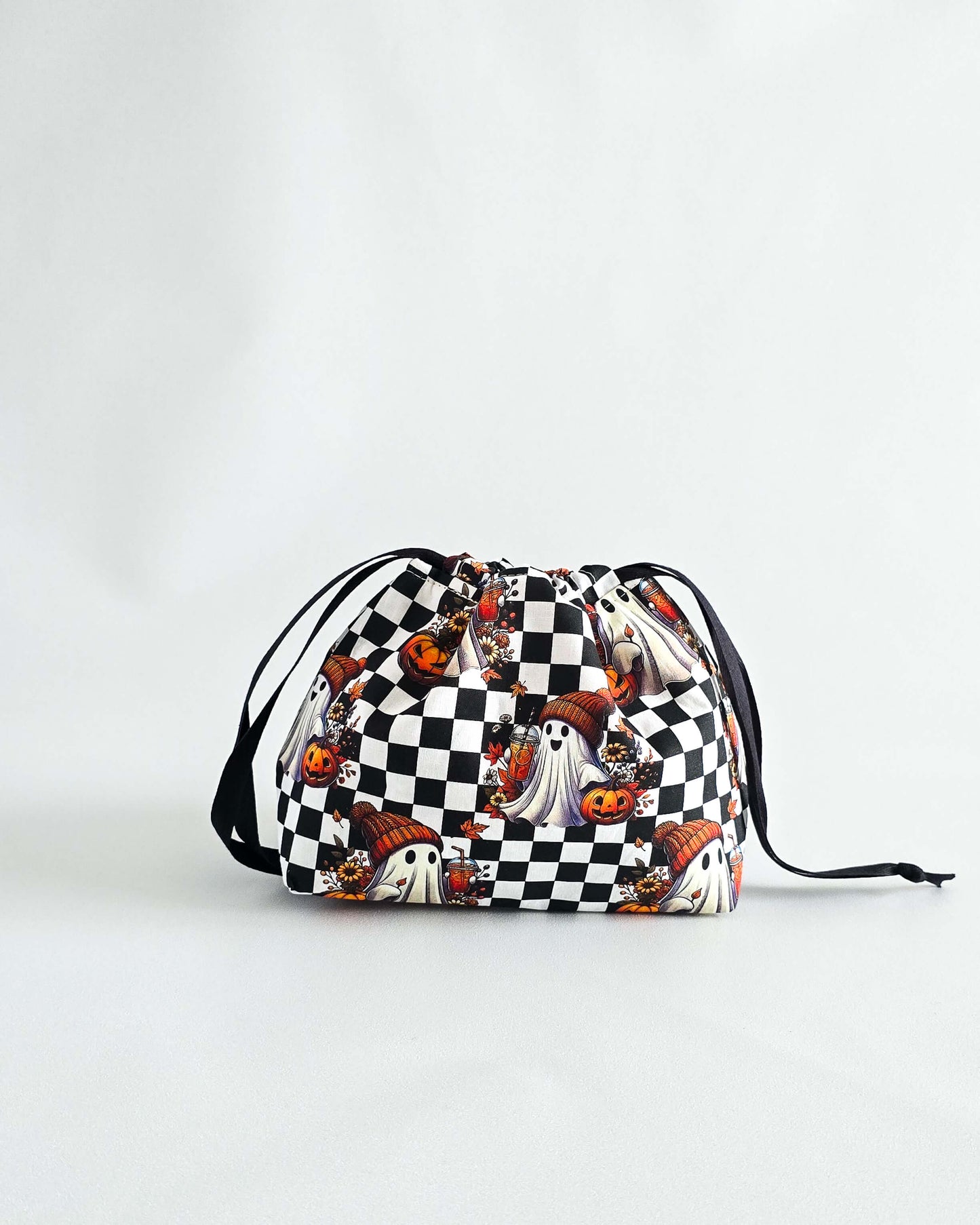 Lyra Projekttasche Halloween Geist im Checkerboard-Design, handgenäht in Deutschland