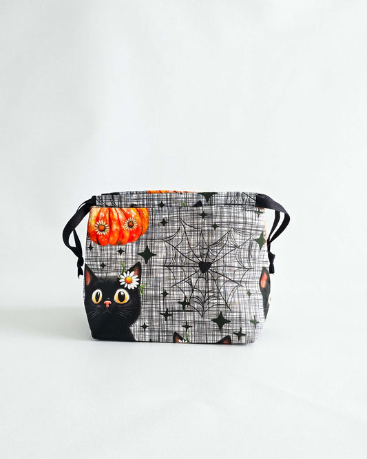 Projektbeutel Lyra im Halloween-Design, schwarze Katze und Kürbis, Handarbeit Deutschland