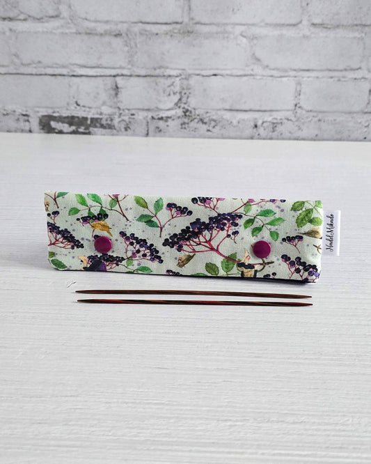 Nadelgarage 15 cm Berry Friends mit Beerenmotiv - handgenäht in Bayern von Nadelmikado