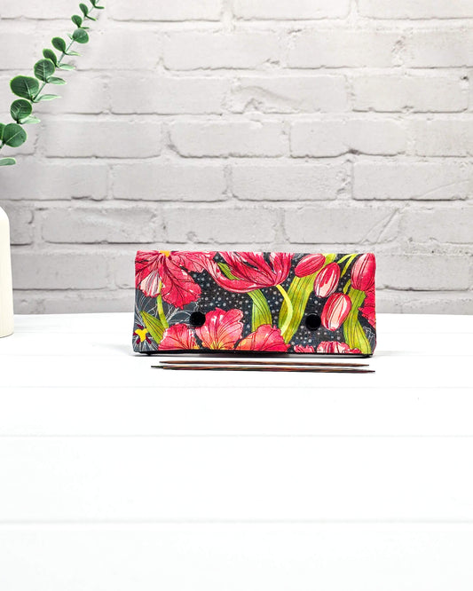 Nadelgarage 15 cm mit roten und pinken Blüten handgenäht in Bayern von Nadelmikado