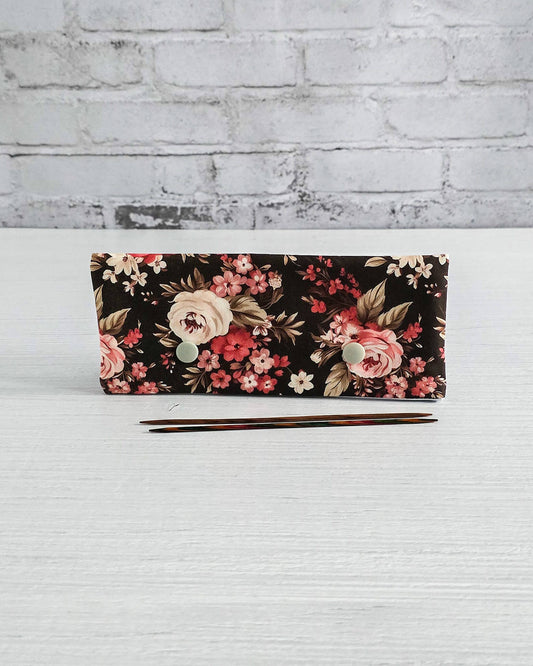 Nadelgarage 15 cm Midnight Roses, handgenäht in Bayern von Nadelmikado