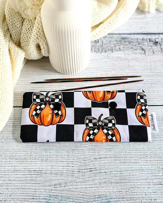 Praktische Aufbewahrung für Nadelspiele – handmade Nadelgarage im Herbststil