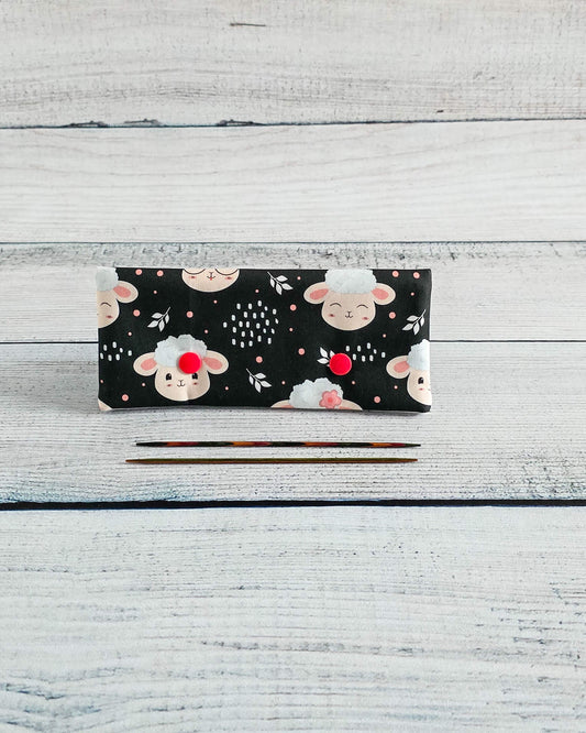 Nadelgarage 15 cm Schafmotiv schwarz handgenäht Bayern von Nadelmikado