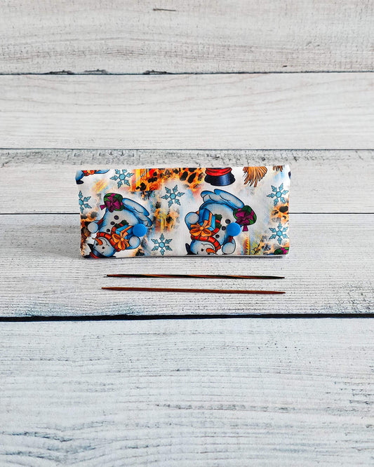 Nadelgarage 15 cm Schneemann bunt handgenäht in Bayern von Nadelmikado