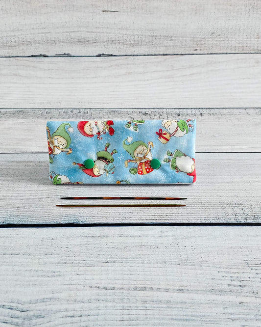 Nadelgarage 15 cm Wichtel hellblau handgenäht in Bayern von Nadelmikado