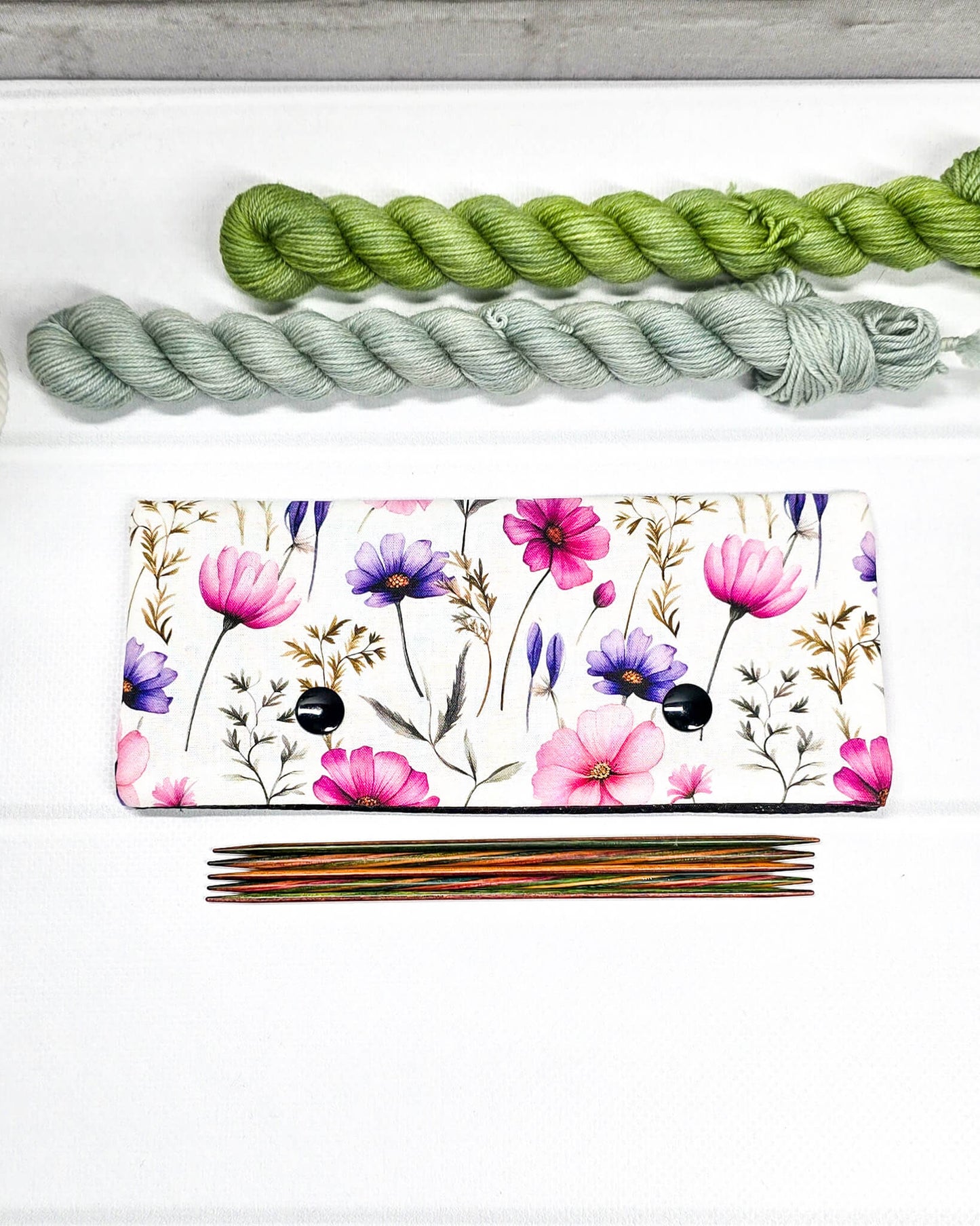 Nadelgarage 15 cm mit zartem Blumenmuster, handgenäht in Bayern von Nadelmikado