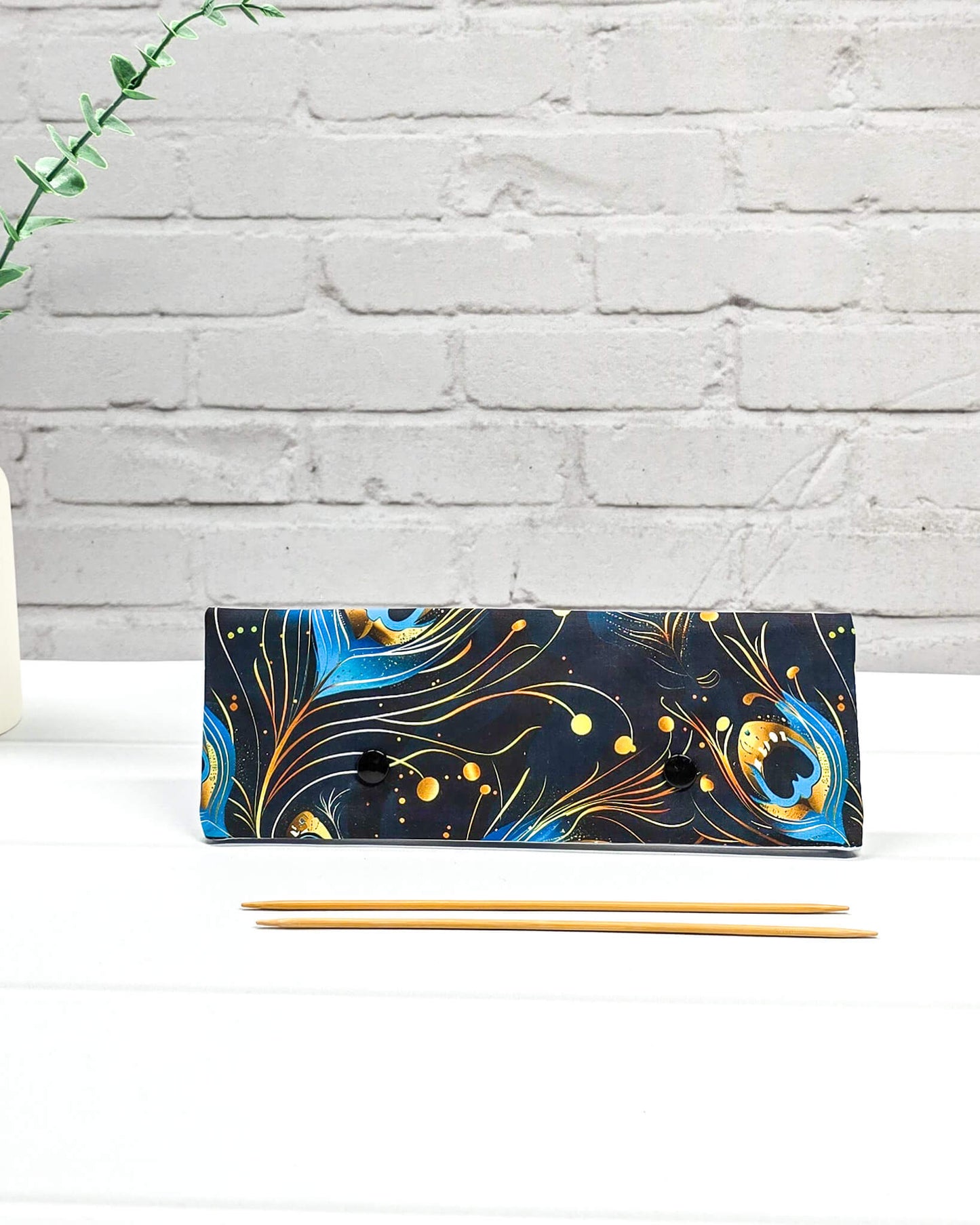 Nadelgarage 20 cm Pfauenfeder Muster blau gold Nadelmikado - handgenäht in Bayern