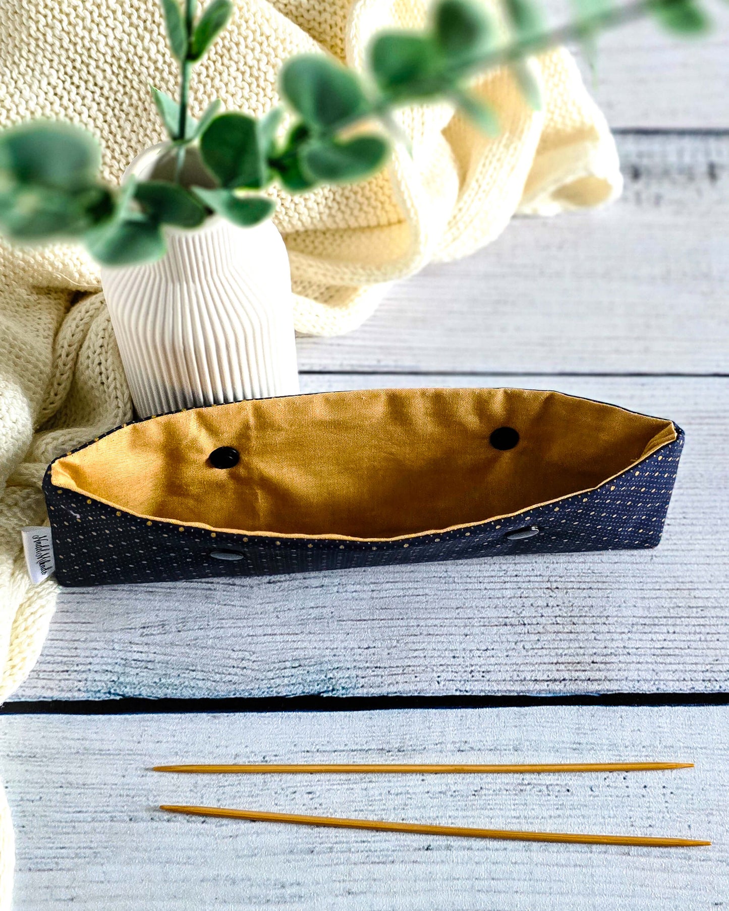 Nadelgarage 20 cm Midnight Dots von Nadelmikado – handgemacht in Bayern von Nadelmikado