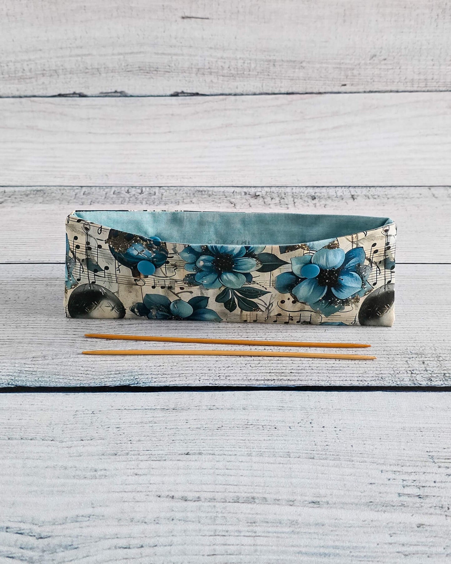 Nadelgarage 20 cm Winterpoesie blau gold handgenäht in Bayern von Nadelmikado