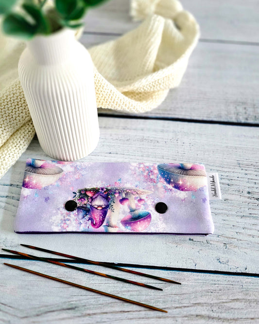 Nadelgarage Magic Forest, Stricknadel-Aufbewahrung mit Pilz- und Wichtelmotiv, Bayern