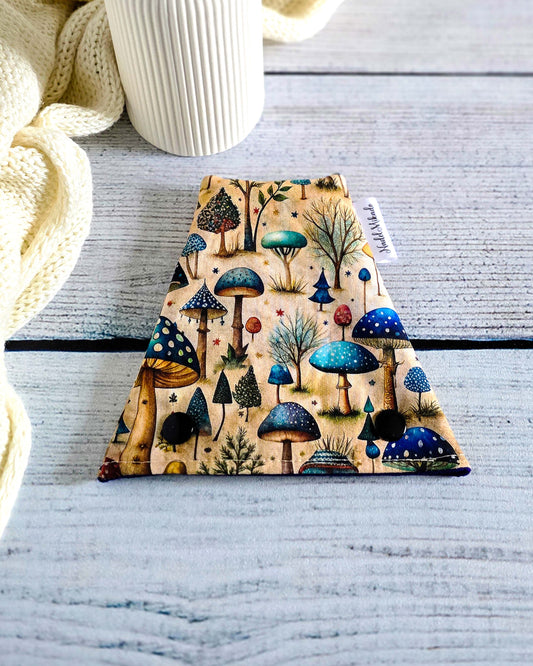 Nadelgarage Trio Forest Mushrooms – Pilzmotiv in Blau-Braun, handmade in Bayern von Nadelmikado