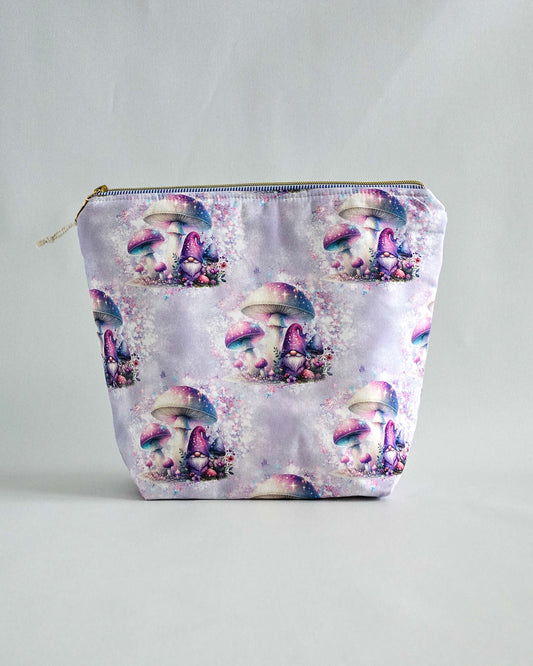 Njord Bag Fairy Shrooms – Projekttasche mit Pilzmotiv in Lila, handgenäht in Bayern