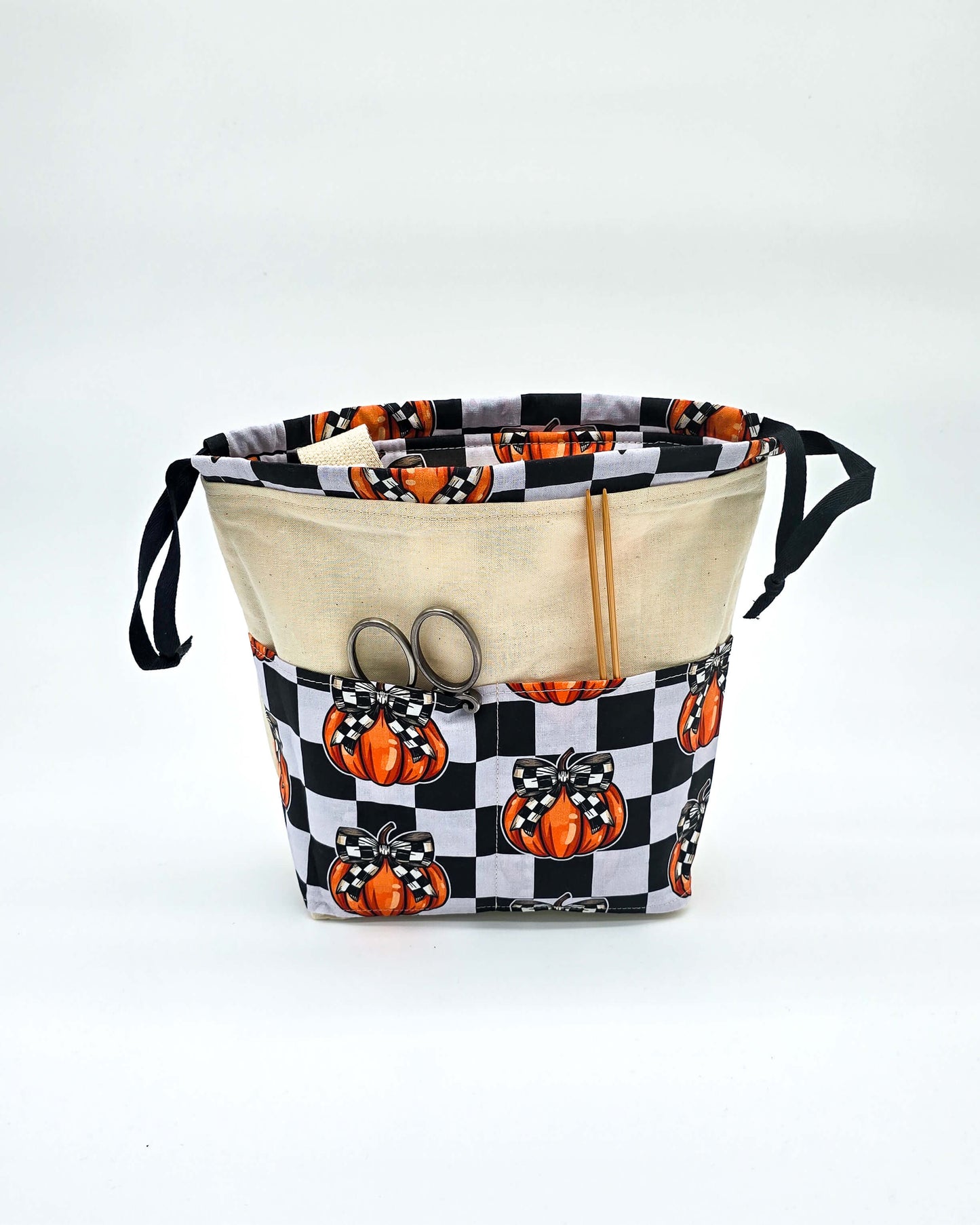 Projektbeutel Checkered Pumpkin – mit Kordelzug und Henkel, handgenäht in Bayern von Nadelmikado