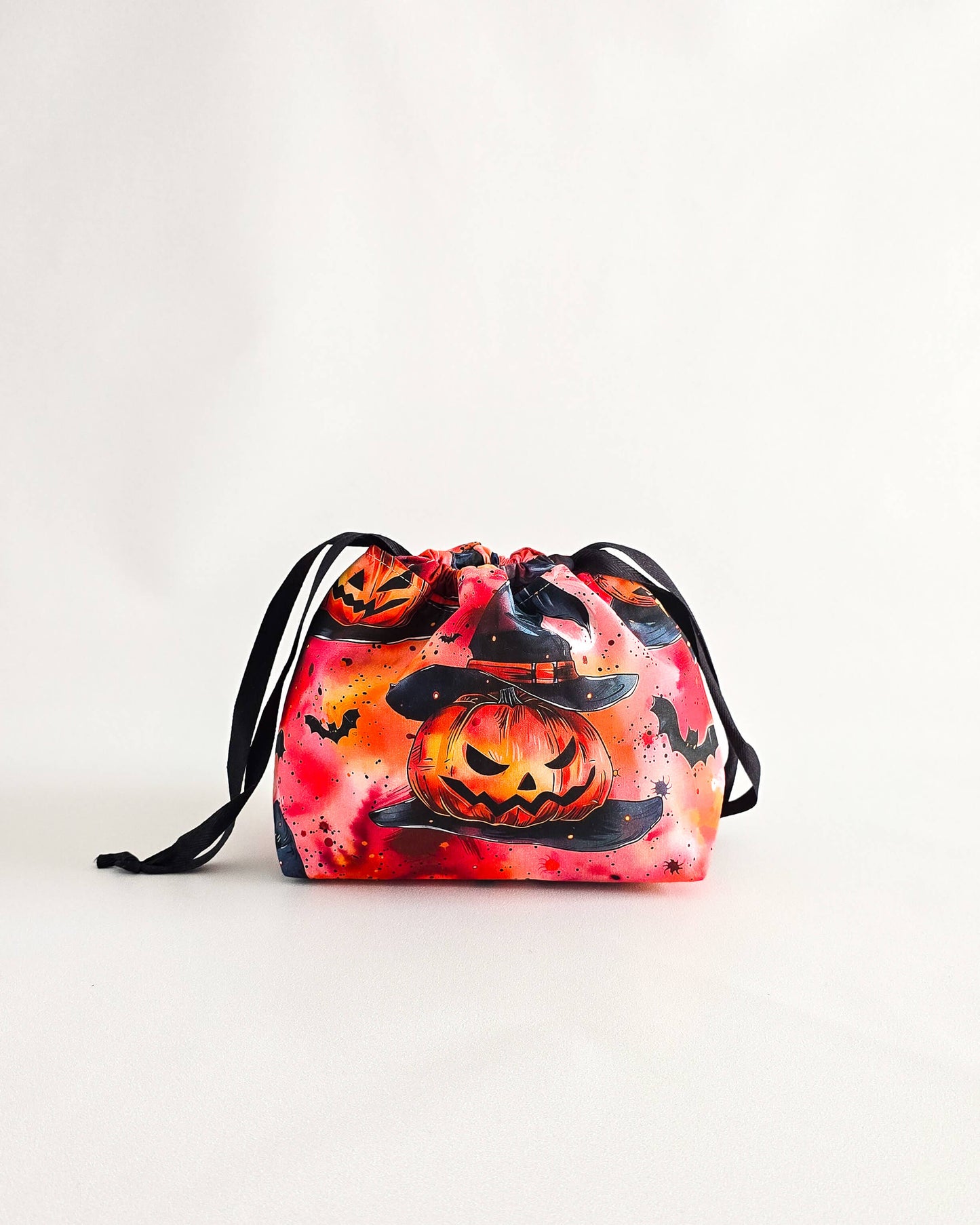 Lyra Projekttasche Hexenkürbis mit Fledermäusen, handgenähter Projektbeutel Halloween von Nadelmikado aus Deutschland