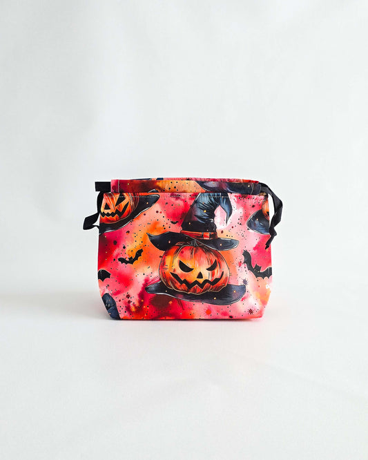 Lyra Projekttasche Hexenkürbis mit Fledermäusen, handgenähter Projektbeutel Halloween von Nadelmikado aus Deutschland