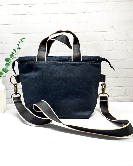 Projekttasche Alva M mit Eulenmotiv und Blütenkranz - handgenäht in Bayern von Nadelmikado