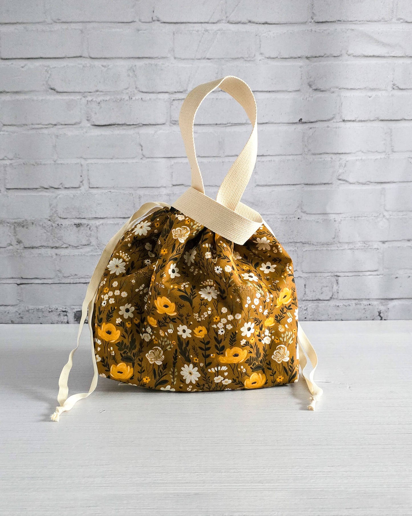 Projekttasche Alva M Golden Meadow handgenäht in Bayern von Nadelmikado