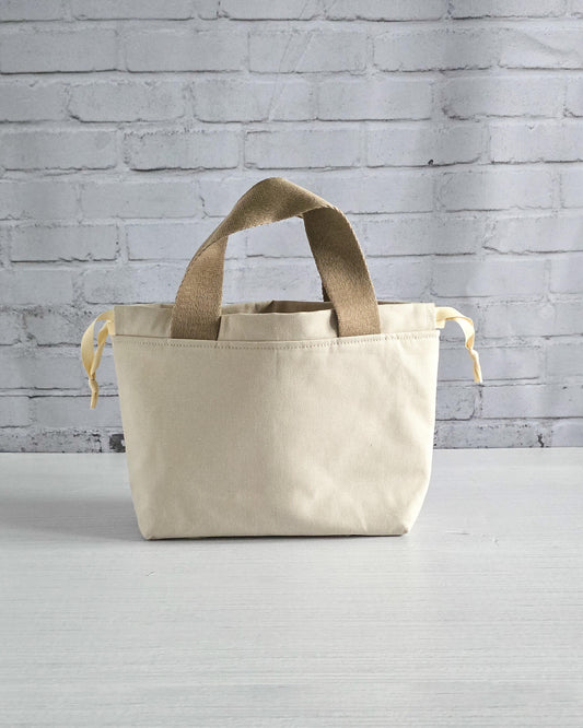 Projekttasche Alva S aus hellem Canvas - handgenäht in Bayern von Nadelmikado