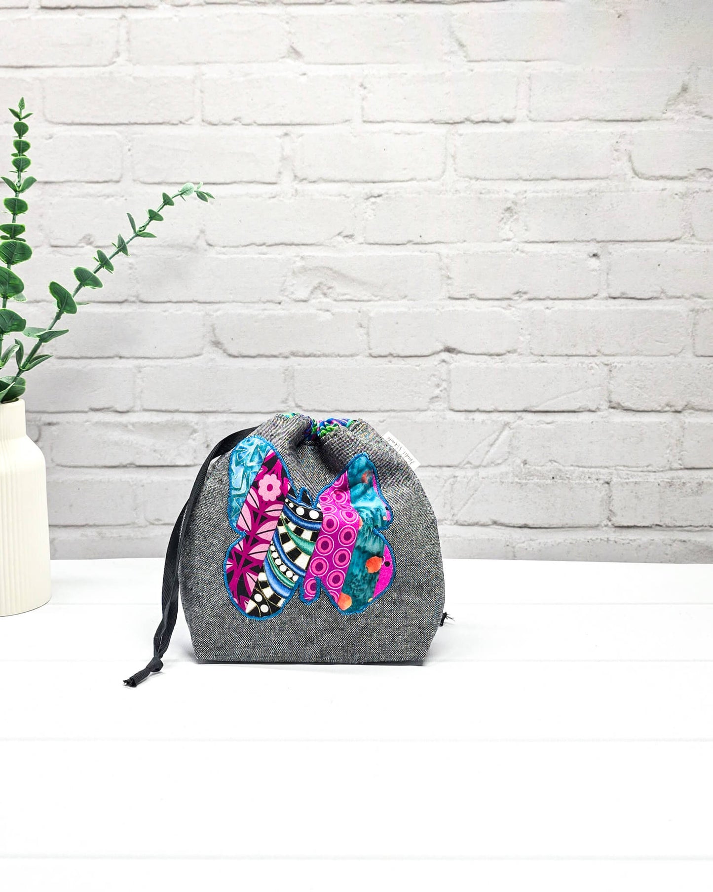 Projektbeutel mit Schmetterlingsmotiv für Sockenprojekte - handgenäht in Bayern von Nadelmikado