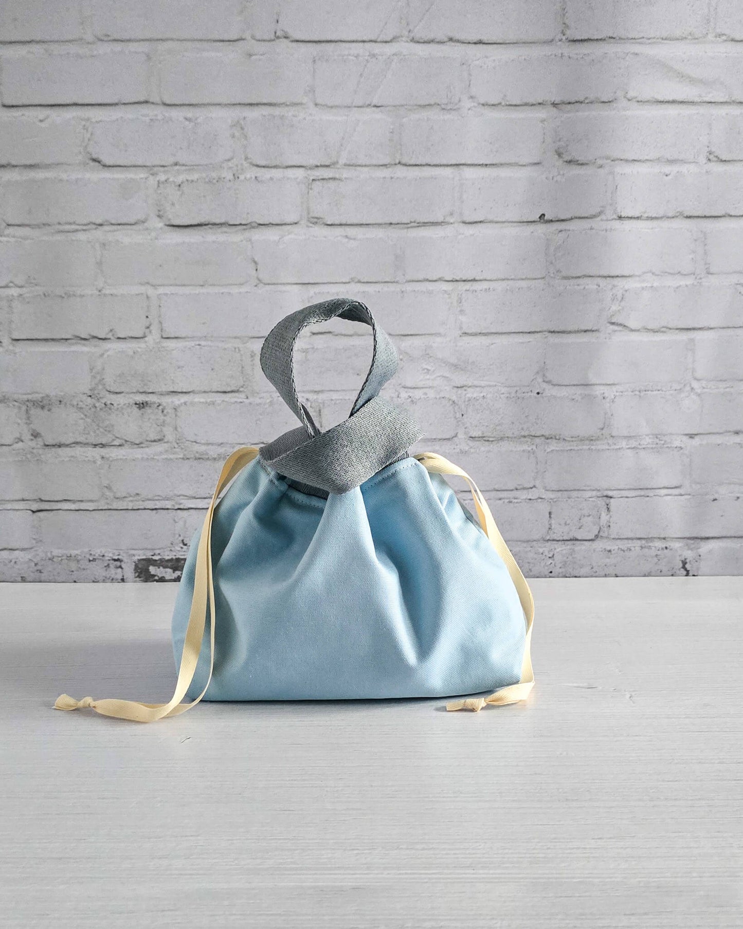 Projekttasche aus Canvas in hellem Blau – handgenäht in Bayern von Nadelmikado