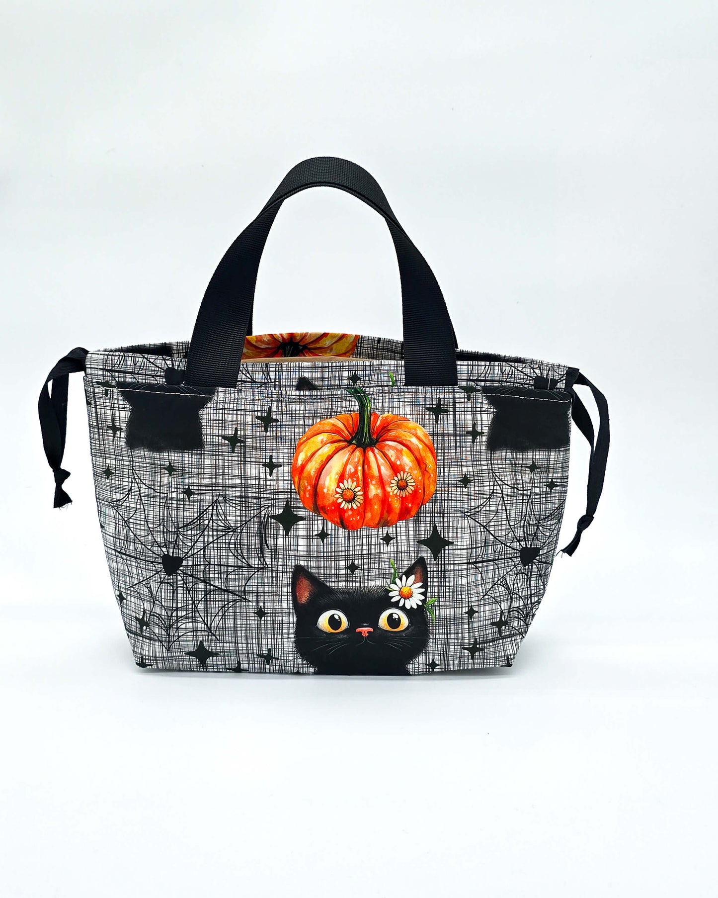 Projekttasche Alva Bag Curious Cat – handgenäht in Bayern von Nadelmikado für Strick- und Häkelprojekte