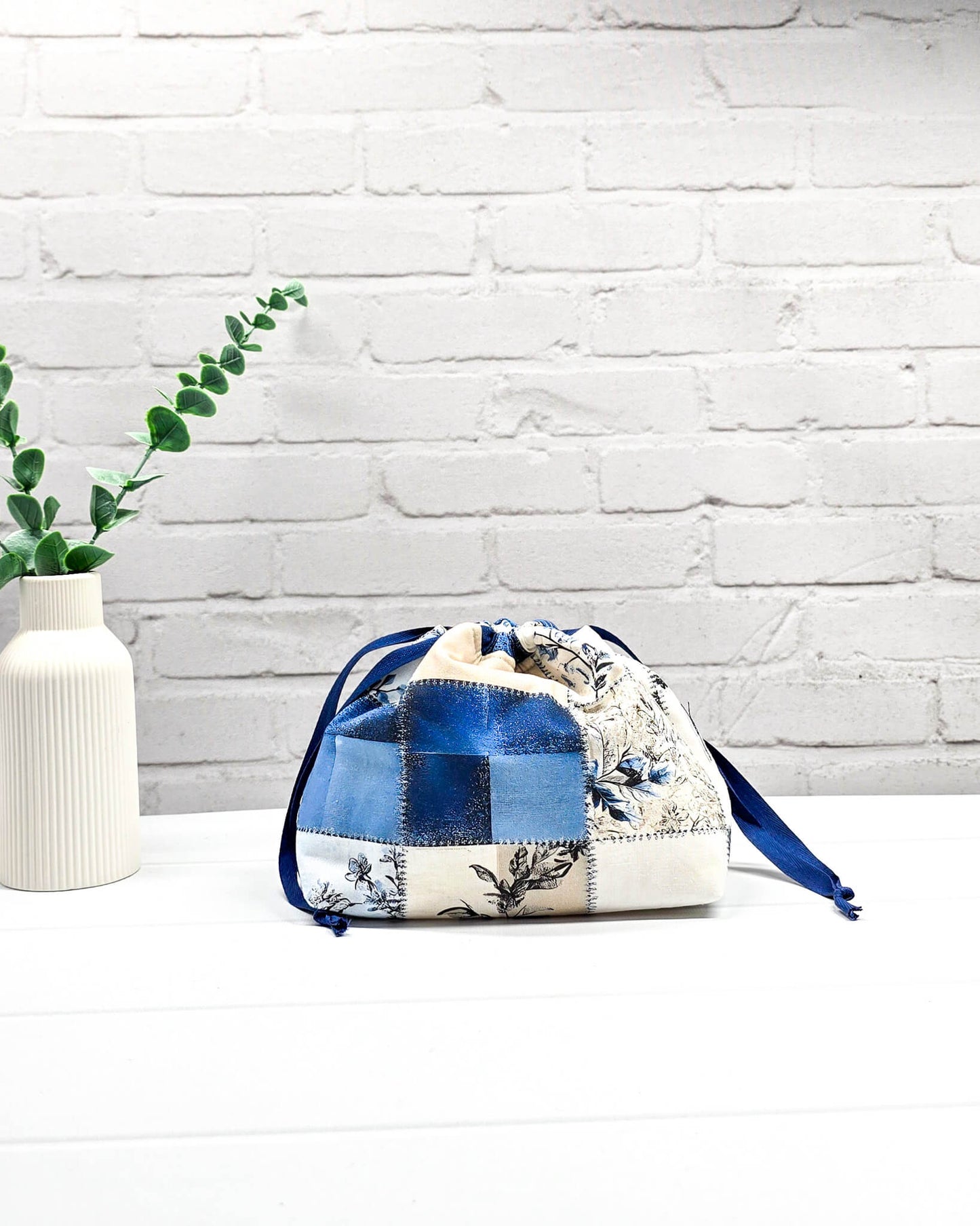 Projekttasche Größe S Lyra Blue Patchwork blau creme - handgenäht in Bayern von Nadelmikado