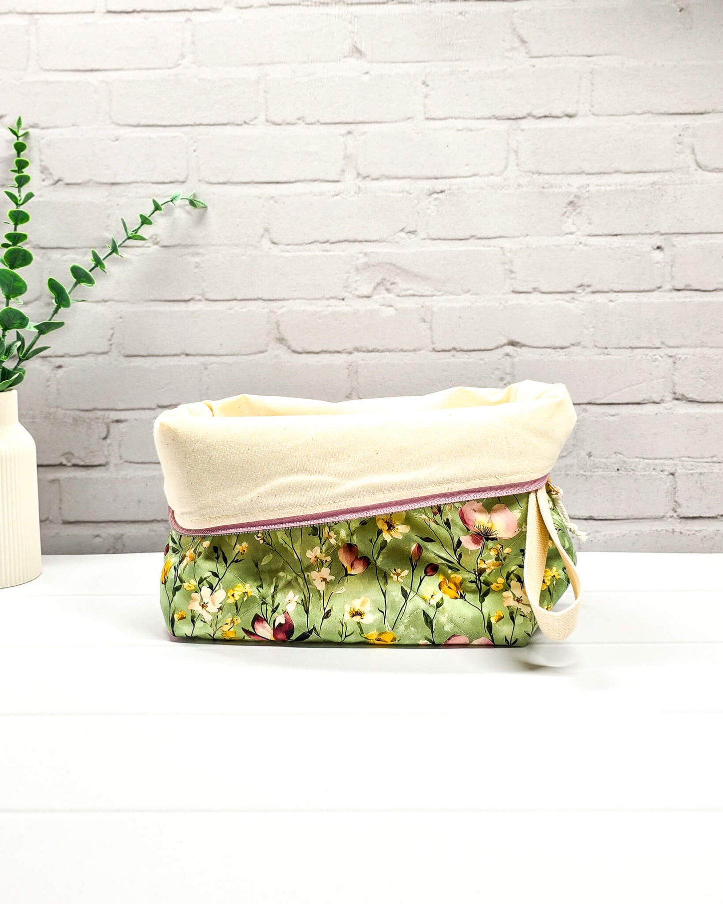 Projekttasche Isvind M Wildflower Meadow Blumen grün rosa gelb - handgenäht in Bayern von Nadelmikado