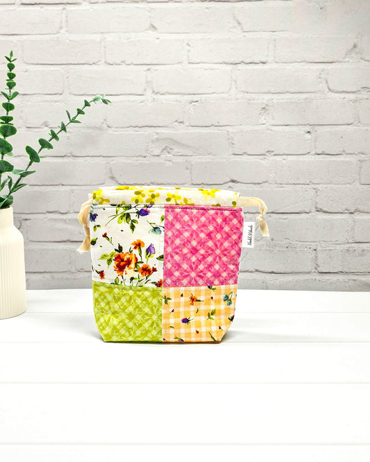 Projekttasche XS Tindra Patchwork Garden mit floralen Stoffen - handgenäht in Bayern von Nadelmikado