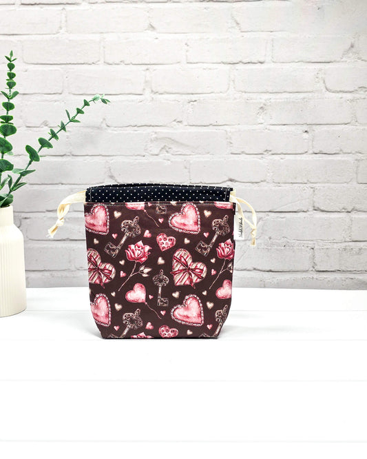 Projekttasche XS Tindra Secret Hearts mit Herz- und Schlüsselmotiv - handgenäht in Bayern von Nadelmikado