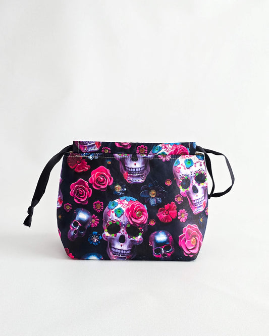 Projektbeutel Lyra im Sugar Skull Design, Handarbeit aus Deutschland