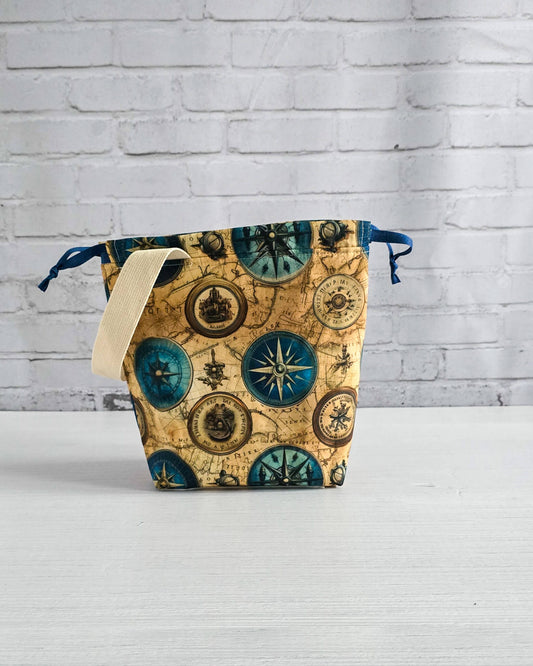 Tuva Bag S Projekttasche mit Kompassmotiv und Kordelzug - handgenäht in Bayern von Nadelmikado