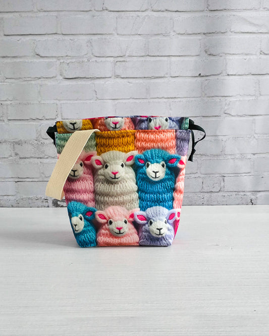 Tuva Bag S Woolly Friends Projekttasche für Strickprojekte handgenäht in Bayern von Nadelmikado