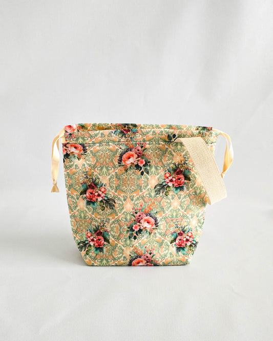 Stricktasche Vintage Tea Roses – Kordelzugtasche von Nadelmikado, handmade in Bayern
