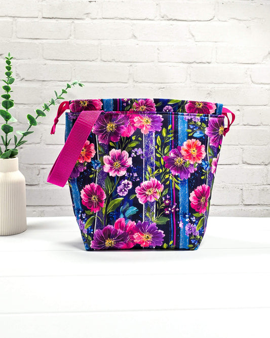 Projekttasche Tuva M Blumen Streifen pink lila handgenäht Bayern von Nadelmikado