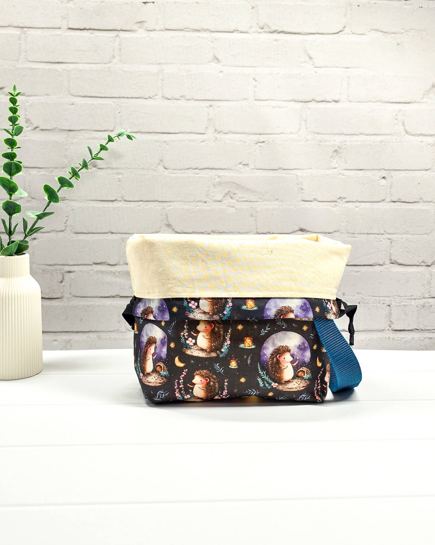 Projekttasche Tuva M Igel Mond Sterne handgenäht Bayern von Nadelmikado