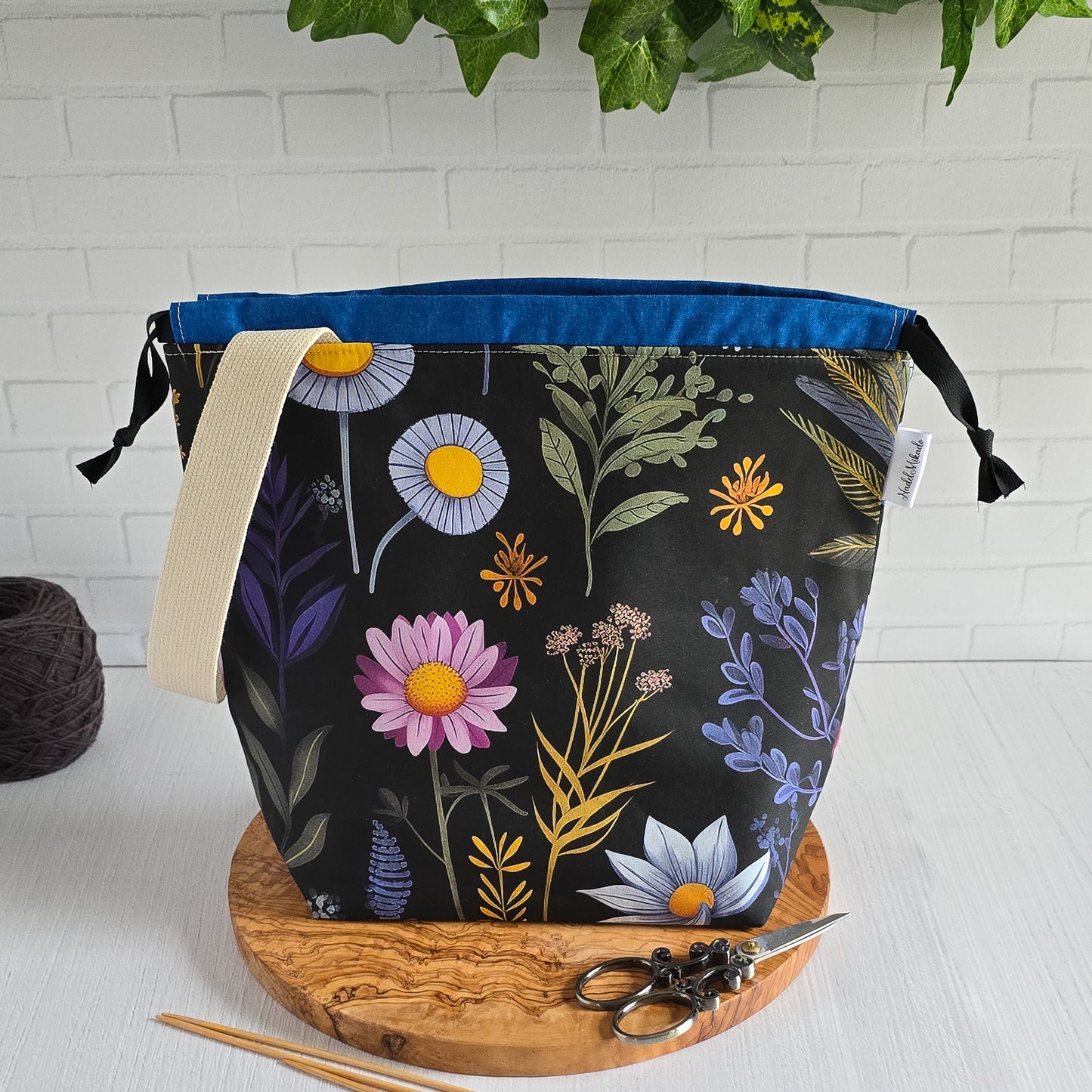 Projektbeutel Größe M | Motiv: Schwarze Wildblumen