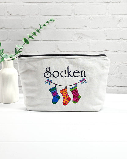 Projekttasche Isvind S Socken Stickerei mit Reißverschluss - handgenäht in Bayern von Nadelmikado
