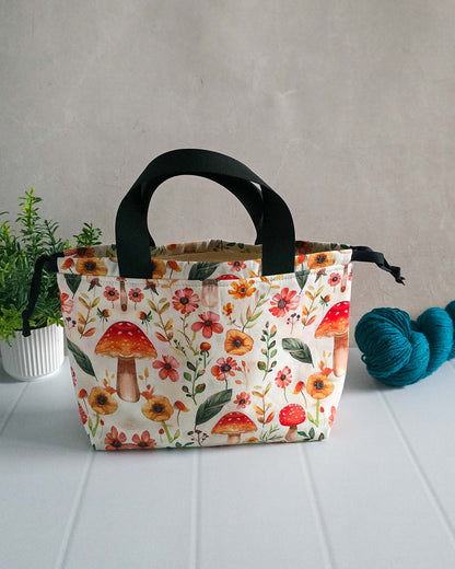 Projekttasche Autumn Forest – Fliegenpilze & Herbstblumen