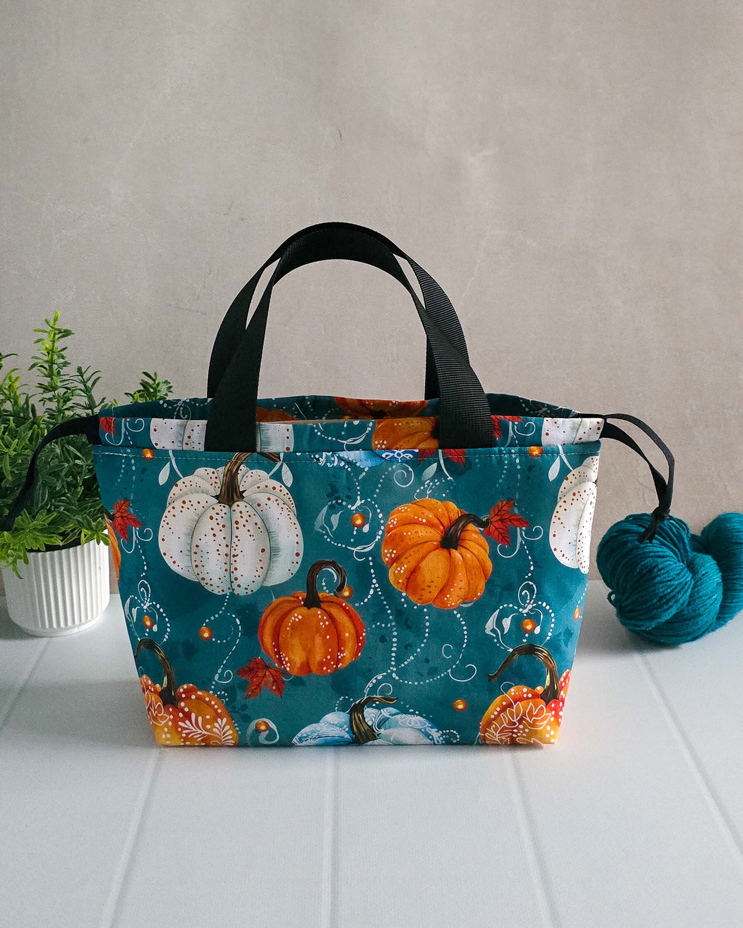Projekttasche Blue Pumpkin – Kürbisse & Ornamente auf Petrolblau