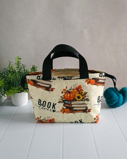 Projekttasche Book Lover – Bücher, Kürbisse & Sonnenblumen
